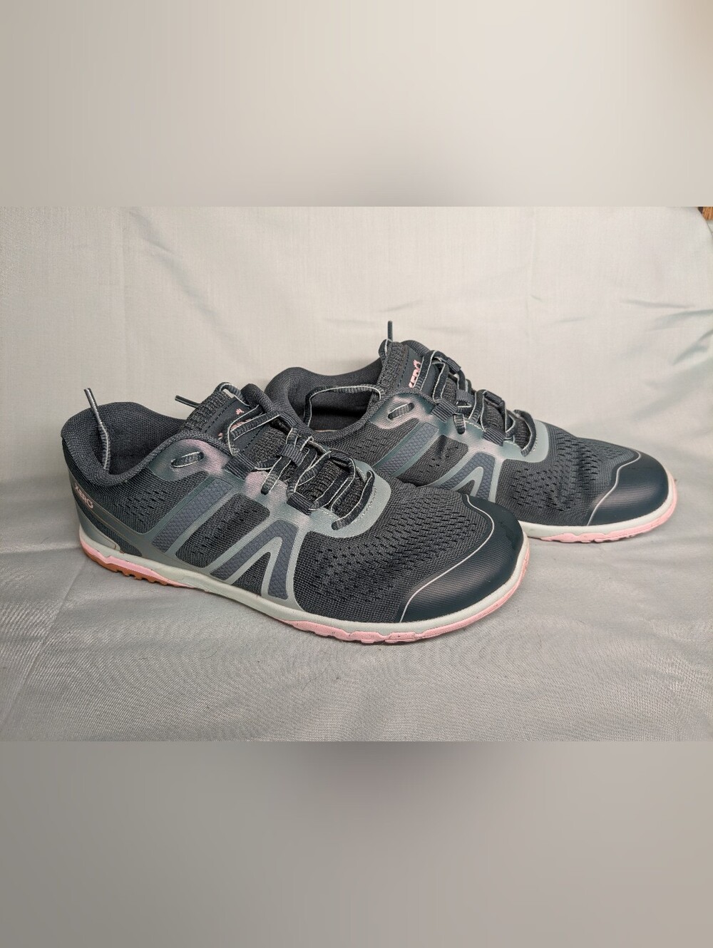 Women's Xero HFS II Athletic Sneakers with Pink Accents Size 6.5